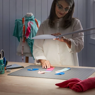 Cricut Bright 360 Ultimate LED Floor Lamp 5 Cricut Bright 360 Ultimate LED Floor Lamp - Image 5